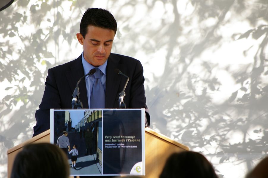 Inauguration de l allee des Justes: Inauguration Allee des Justes 035 - Manuel Valls - Maire d Evry
